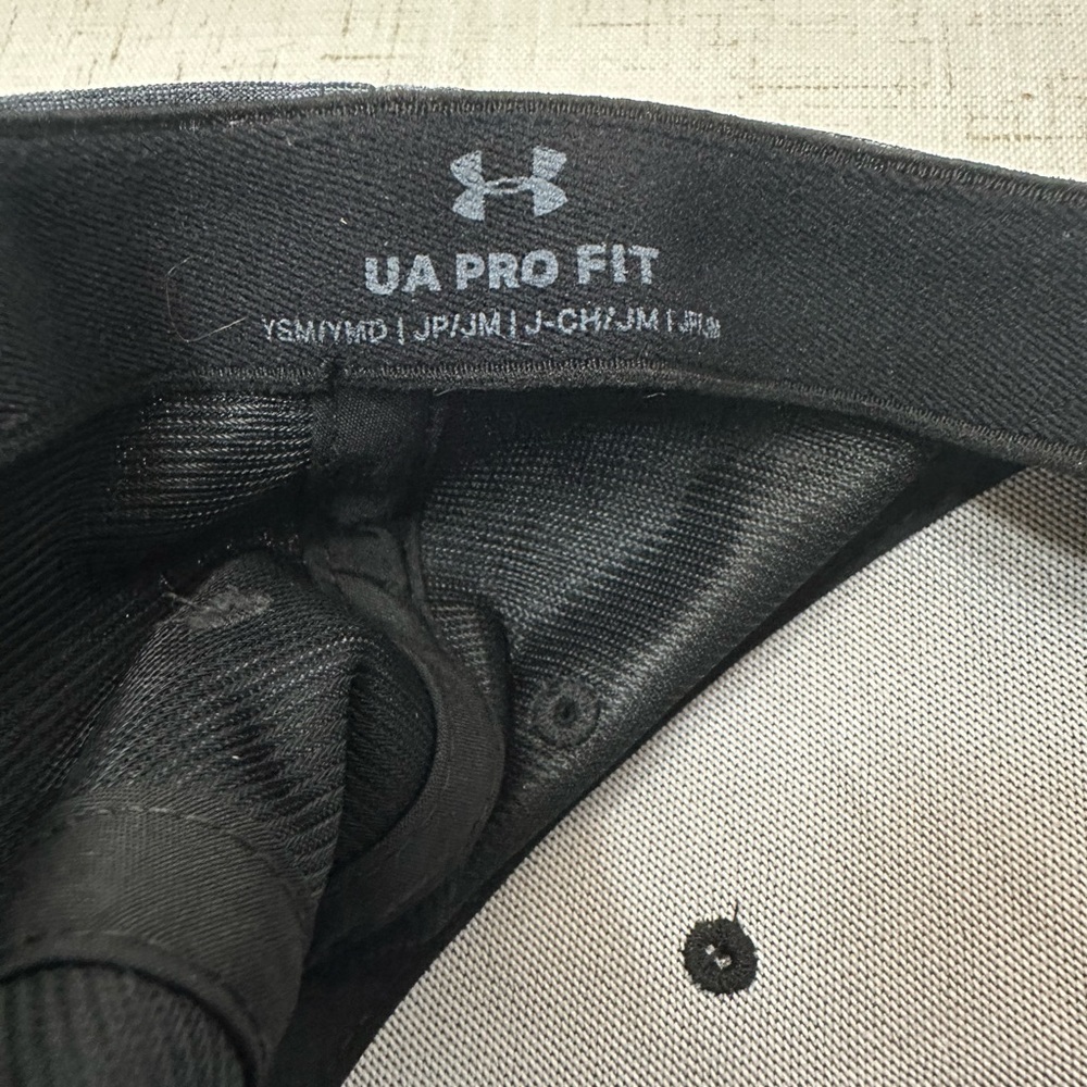 💜Under Armour Kids Dark Heather Gray Cap with White Logo - Picture 7 of 8